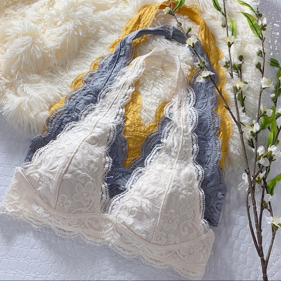 ✨RESTOCKED✨DAY DREAMER HALTER BRALETTE-CREAM - Picture 2 of 2